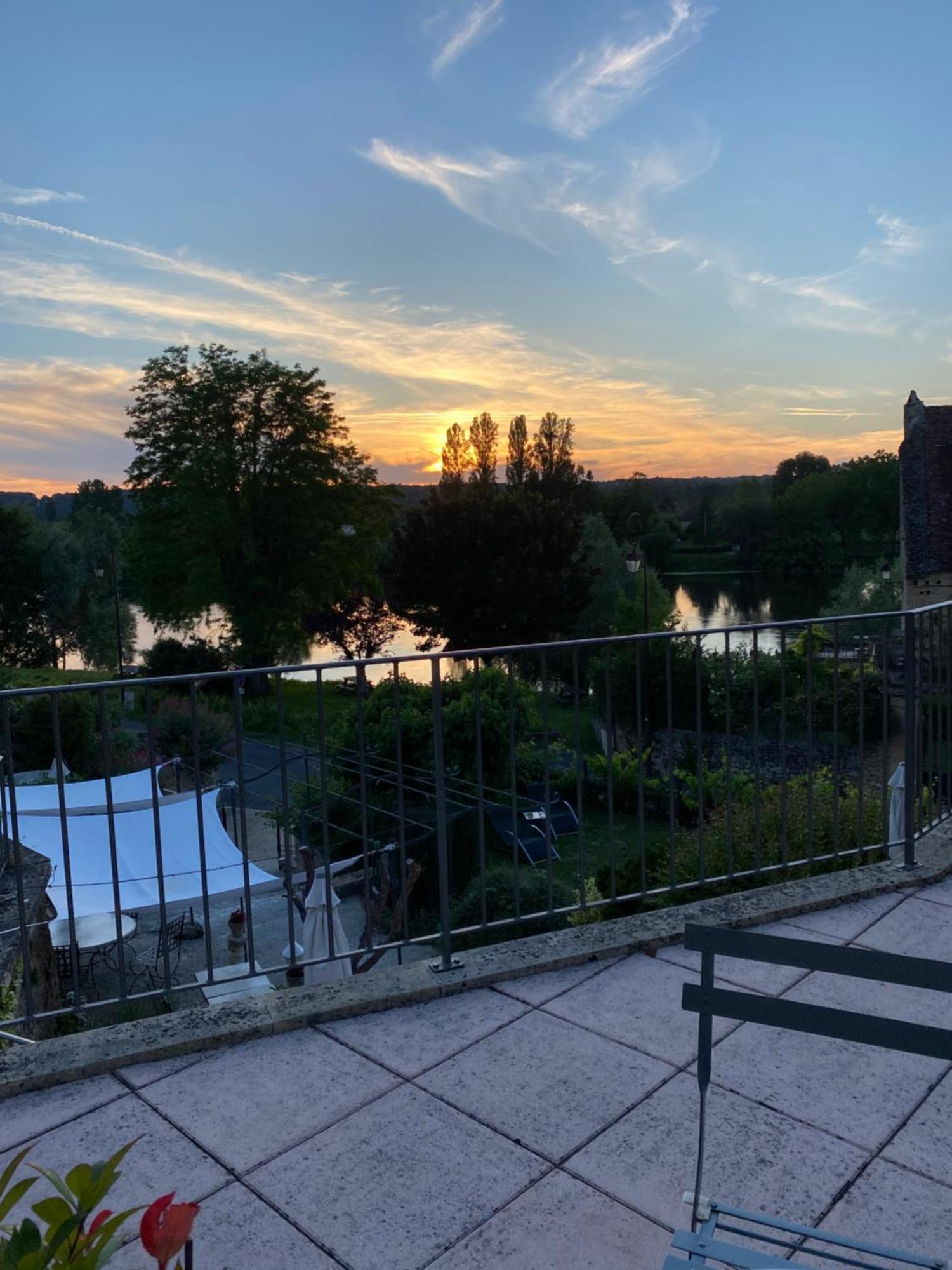 Hotel-Restaurant Cote Rivage Badefols-sur-Dordogne Bagian luar foto