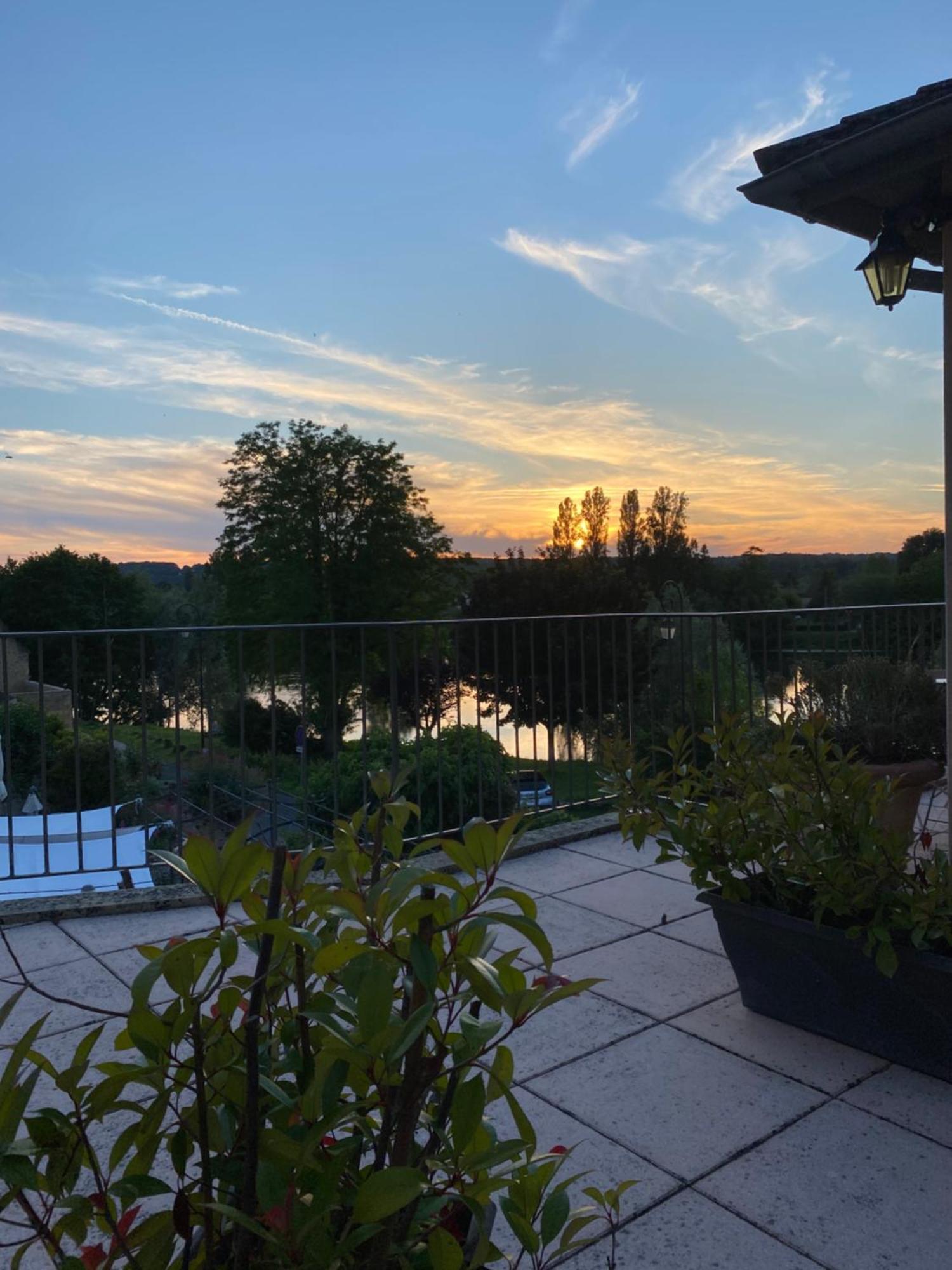 Hotel-Restaurant Cote Rivage Badefols-sur-Dordogne Bagian luar foto