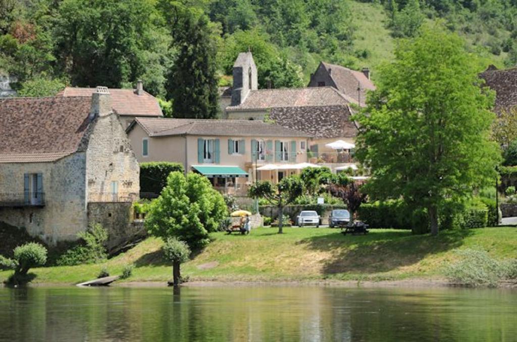 Hotel-Restaurant Cote Rivage Badefols-sur-Dordogne Bagian luar foto